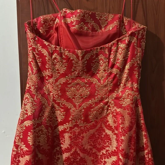 Red and gold dress - Picture 4 of 5